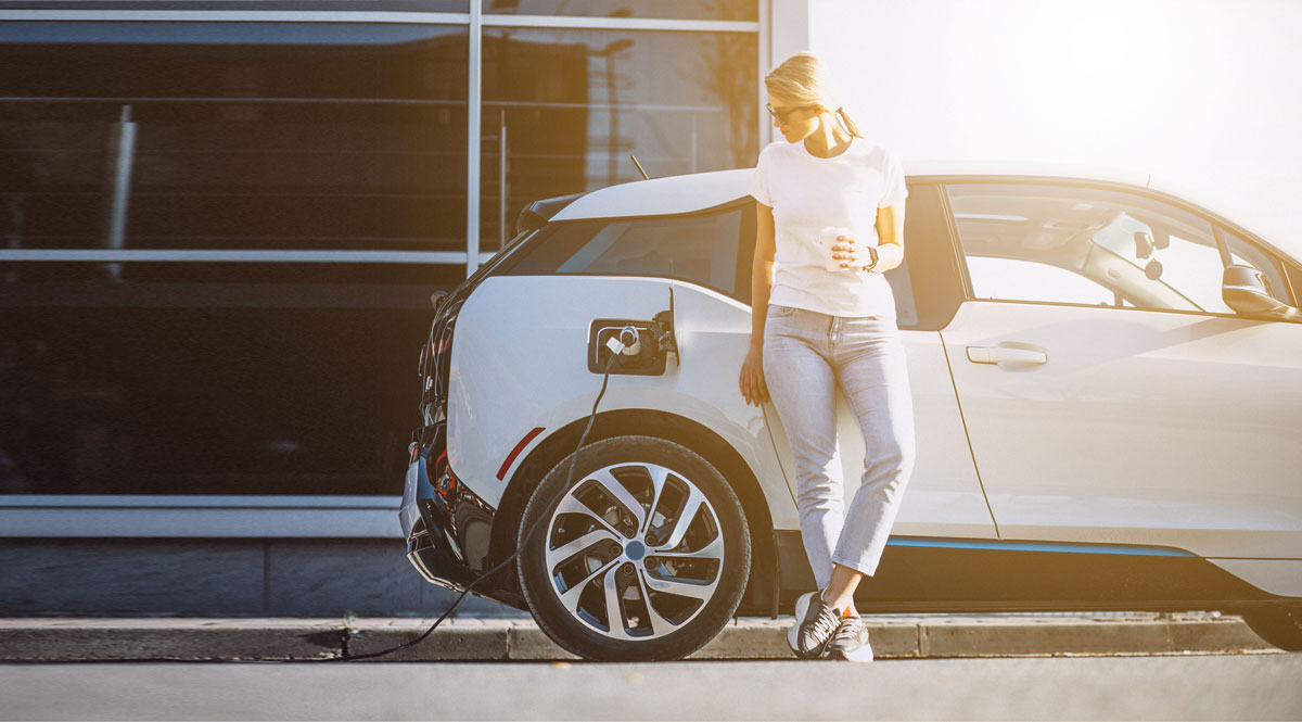 Charger une voiture électrique avec l'énergie solaire